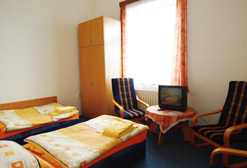 Koleje Zamecek Hotel Lednice Szoba fotó