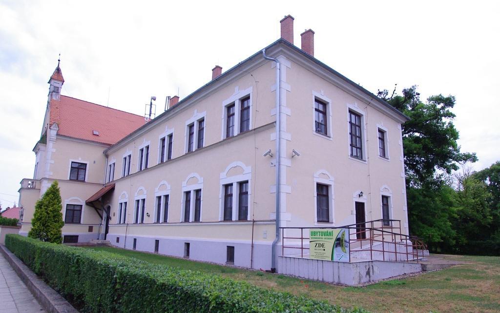 Koleje Zamecek Hotel Lednice Kültér fotó