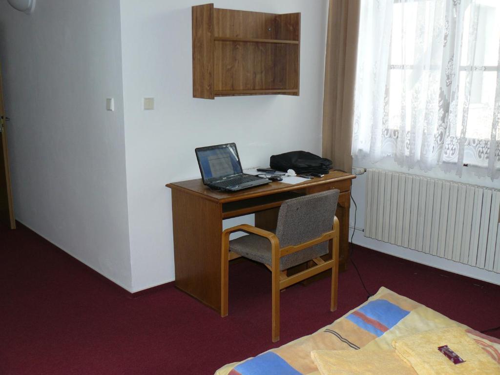 Koleje Zamecek Hotel Lednice Szoba fotó