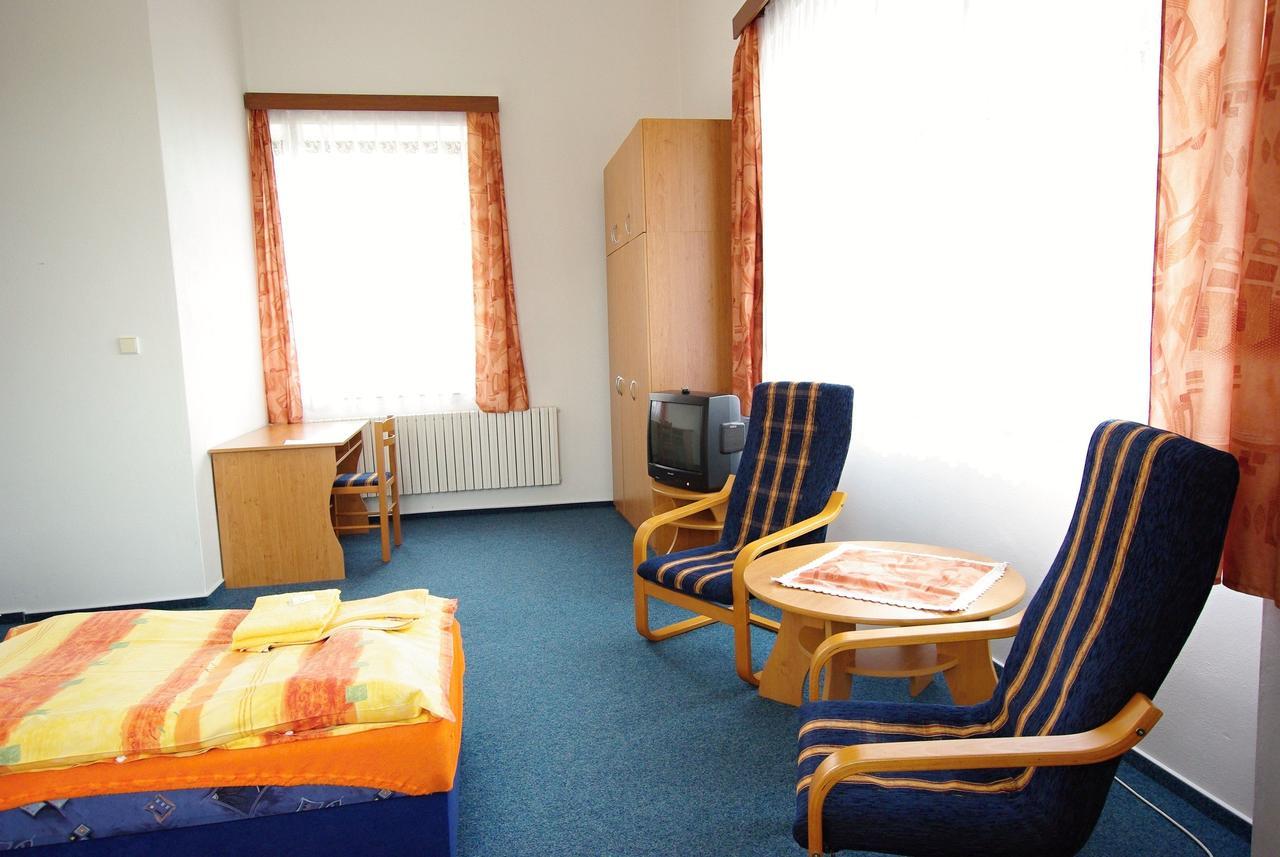 Koleje Zamecek Hotel Lednice Kültér fotó
