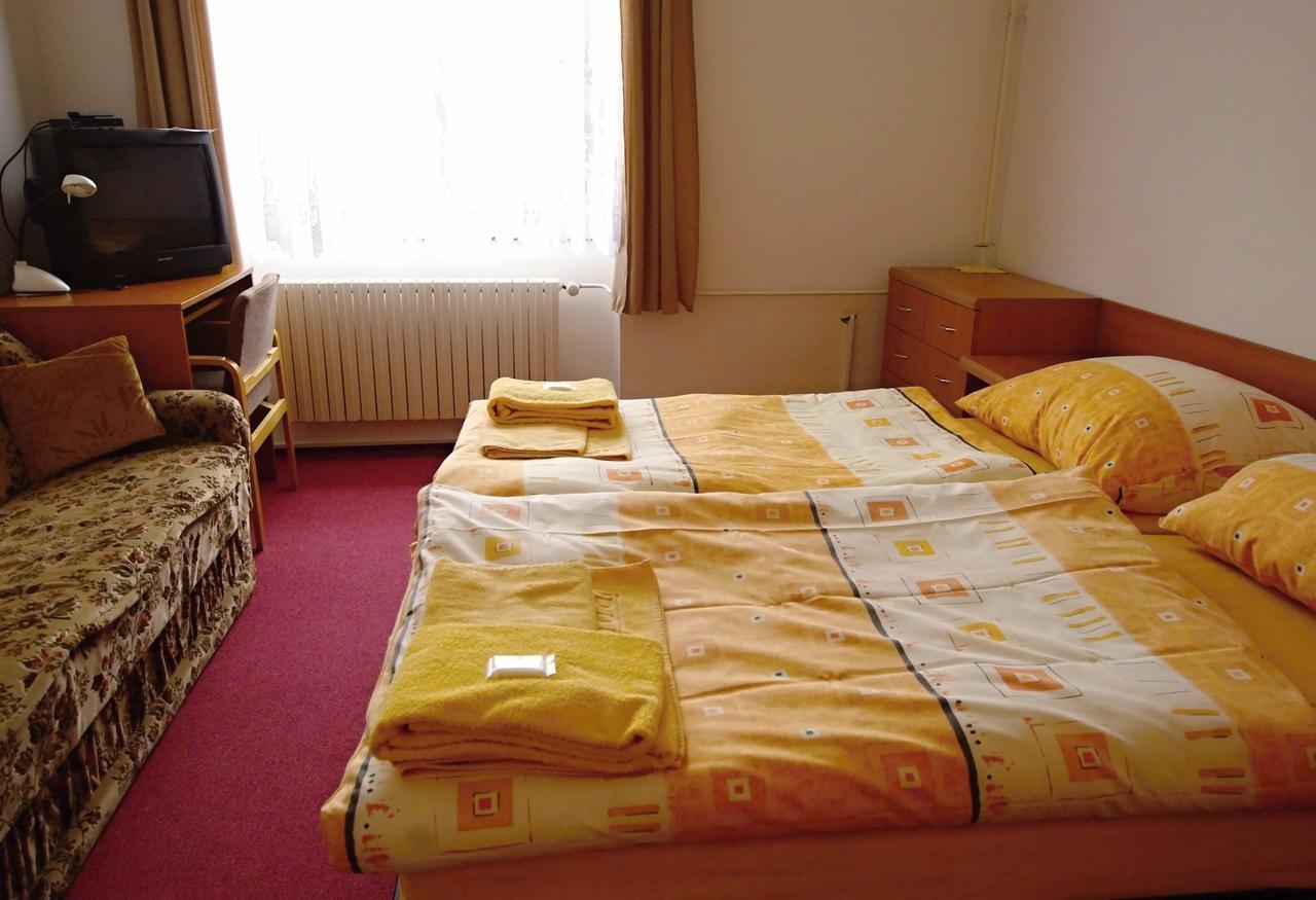 Koleje Zamecek Hotel Lednice Szoba fotó